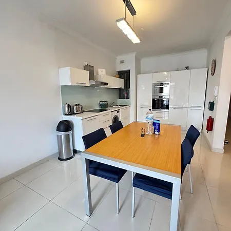 2 Bedroom - 5 Mins From The Sea Apartamento *