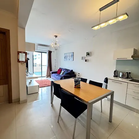 Apartamento 2 Bedroom - 5 Mins From The Sea *