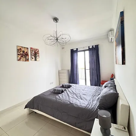 Apartamento 2 Bedroom - 5 Mins From The Sea