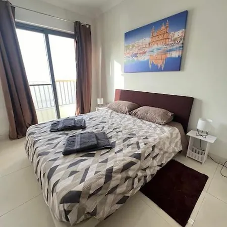 2 Bedroom - 5 Mins From The Sea Apartment *
