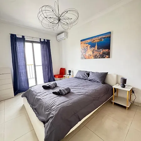 2 Bedroom - 5 Mins From The Sea *