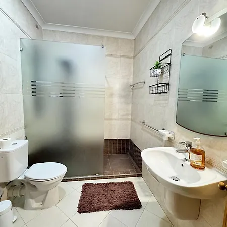 2 Bedroom - 5 Mins From The Sea