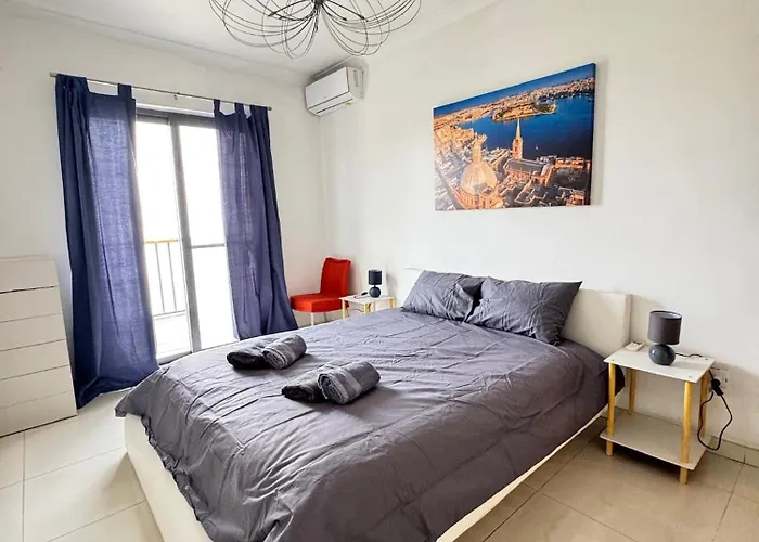 2 Bedroom - 5 Mins From The Sea *