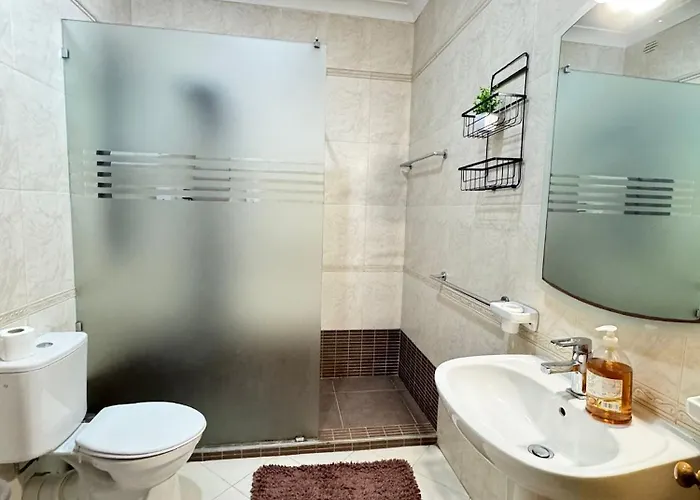 2 Bedroom - 5 Mins From The Sea